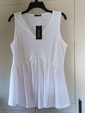 Casual White Eyelet Sleeveless Blouse